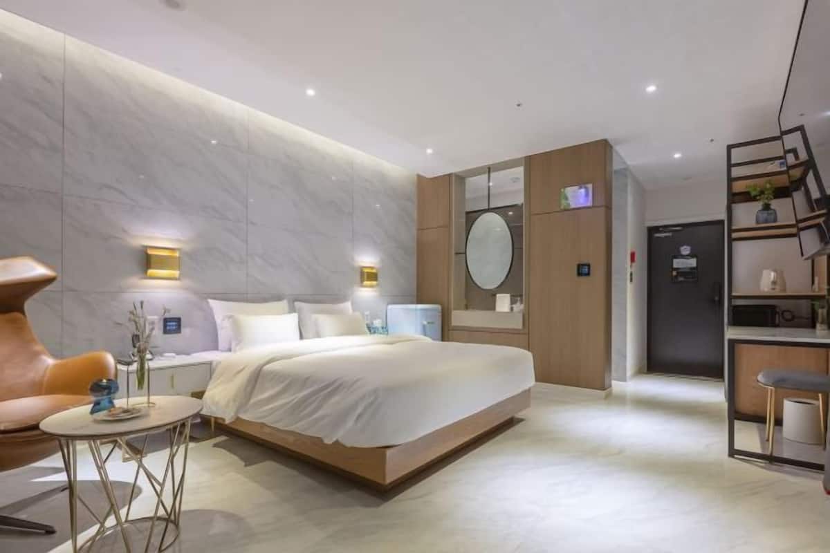 Premium bedding, down comforters, in-room safe, desk