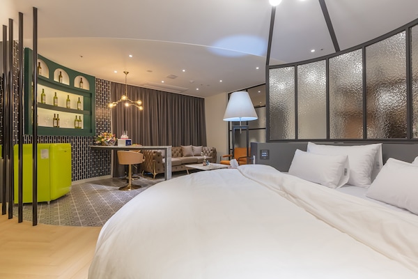 Presidentiële tweepersoonskamer | Luxe beddengoed, donzen dekbedden, een kluis op de kamer