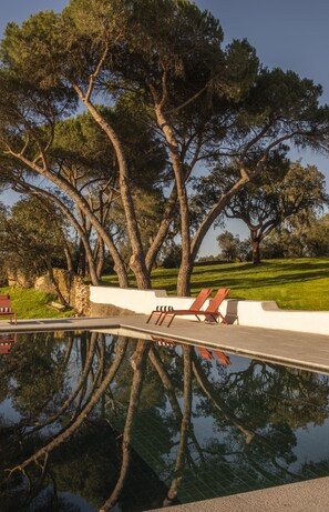 Outdoor pool - Castelo Ventoso - Exclusive Alentejo Estate & Country House (Evora)