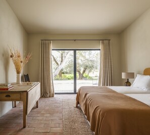 8 bedrooms, WiFi, bed sheets - Castelo Ventoso - Exclusive Alentejo Estate & Country House (Evora)