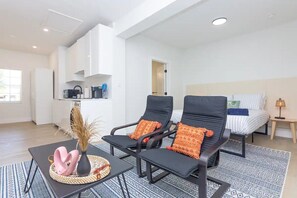 1 bedroom, iron/ironing board, WiFi, bed sheets - Modern Large Studio with outdoor space (Miami)