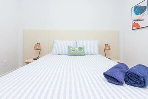 1 slaapkamer, een strijkplank/strijkijzer, wifi, beddengoed