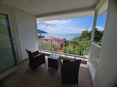 Modern and Private - 1min from the Beach!