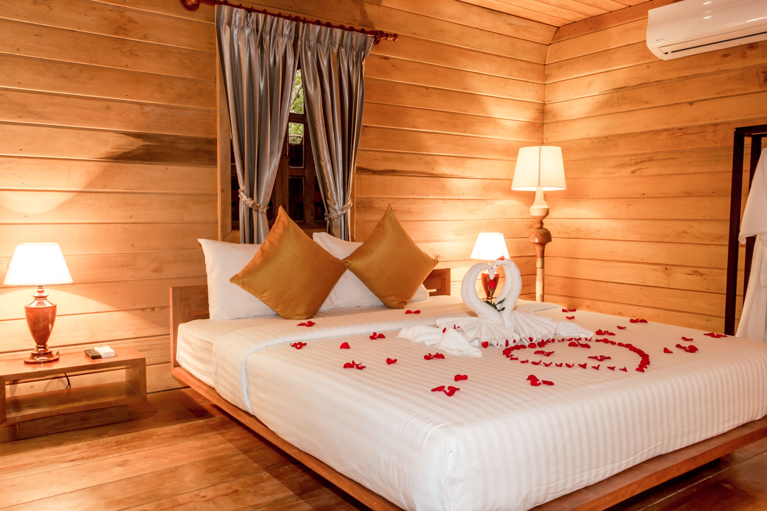 Bungalow – honeymoon, 1 soverom, privat basseng | Minibarvarer (inkludert), safe på rommet og individuelt dekorert