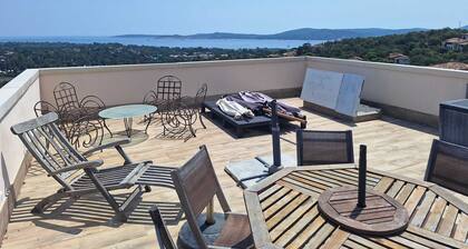 Beautiful apartment with rooftop and magnificent sea view.