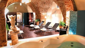 Couples treatment rooms, body treatments, aromatherapy