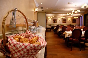 Free daily buffet breakfast - Hotel Mitra (Ptuj)
