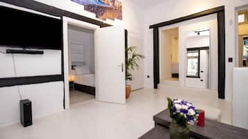 Deluxe Suite | Living area | 32-inch Smart TV with cable channels, TV