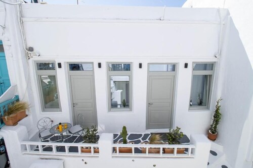 CAPRI Downtown Rooms