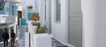 CAPRI Downtown Rooms