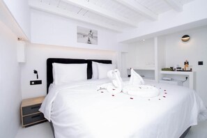 Standard Double Room | In-room safe, soundproofing, iron/ironing board, free WiFi