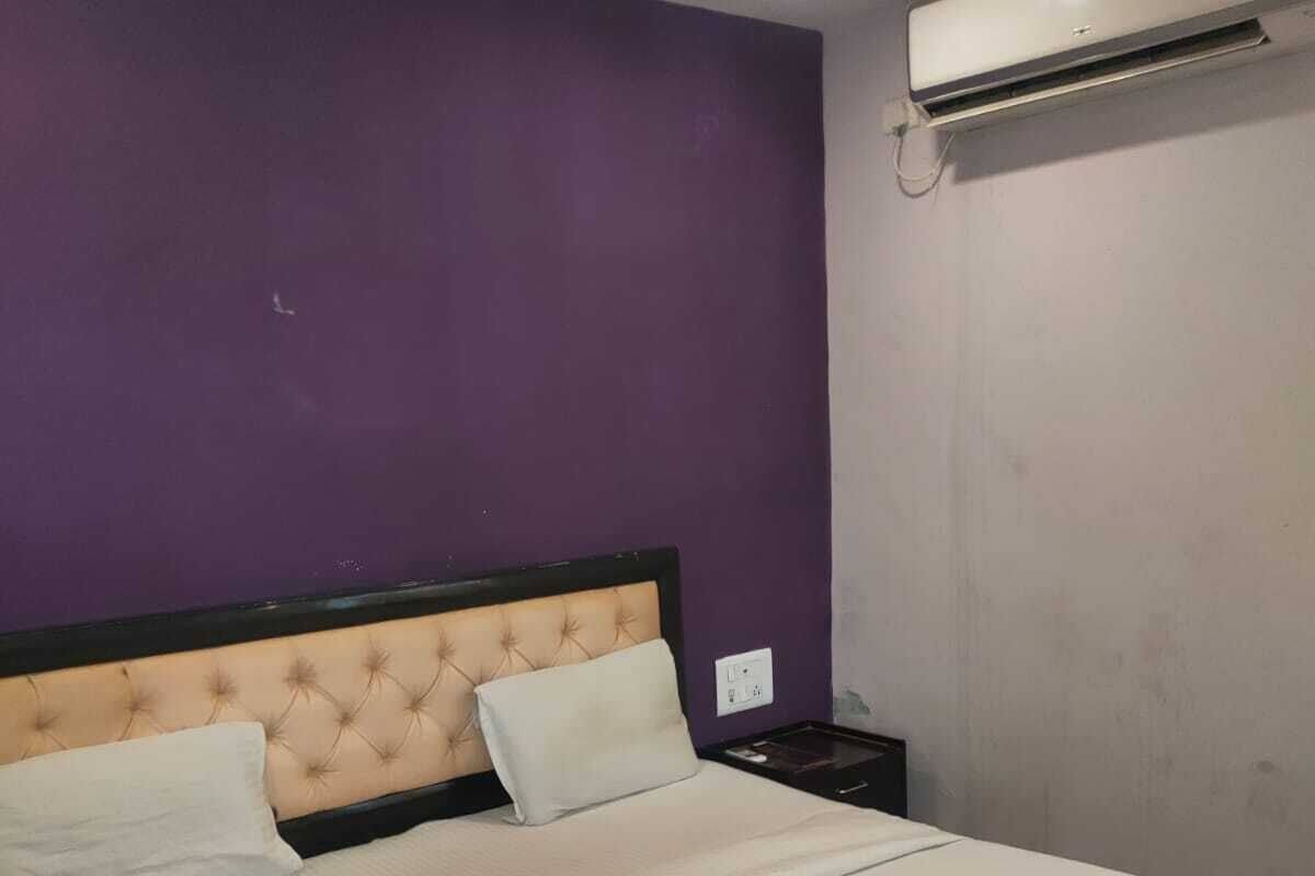 Classic Room | 1 bedroom, desk, bed sheets