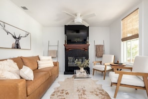 Smart TV, fireplace