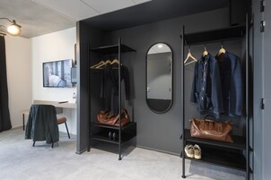 Luxury Room | Desk, laptop workspace, soundproofing, free WiFi