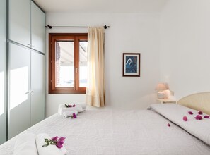 2 makuuhuonetta, silitysrauta/-lauta, vauvan matkasänky, Wi-Fi