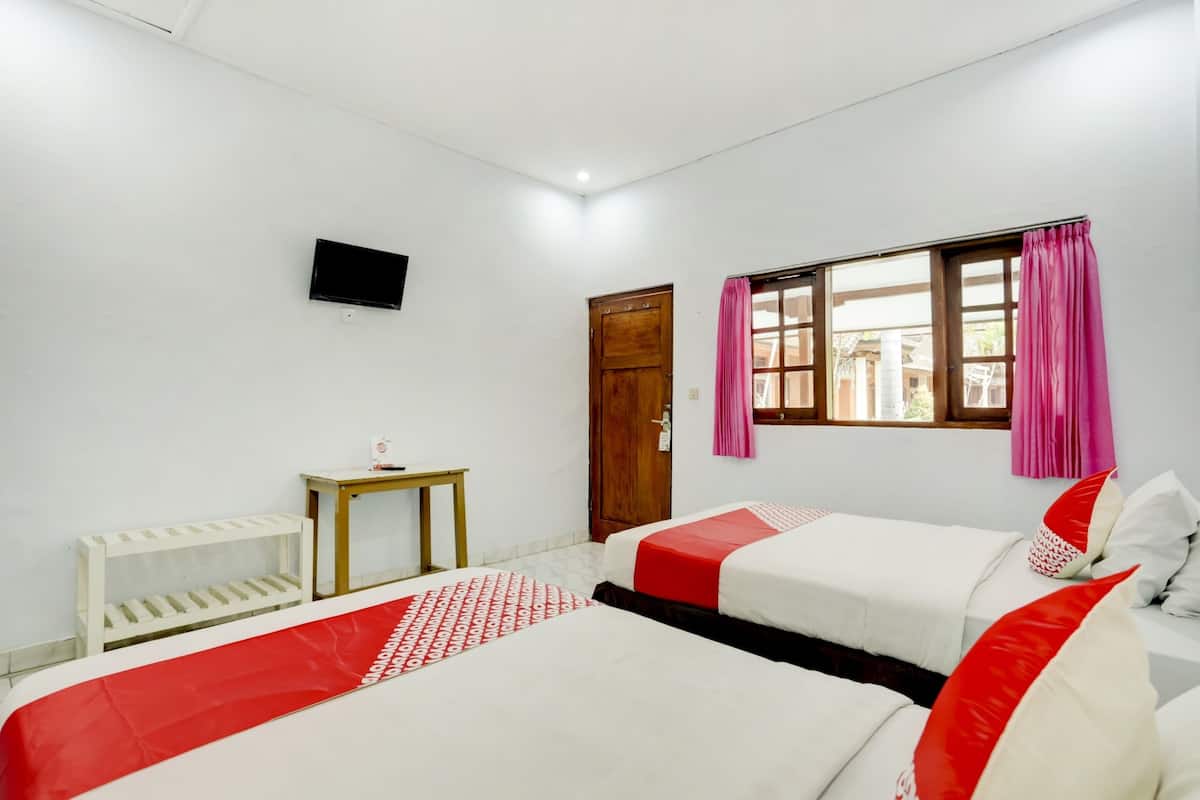 Habitación estándar con 2 camas individuales | Espacio para trabajar con laptop, wifi gratis y ropa de cama
