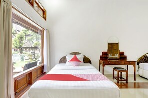 Deluxe Twin Room | Laptop workspace, free WiFi, bed sheets - Hotel O Ratu (Denpasar)