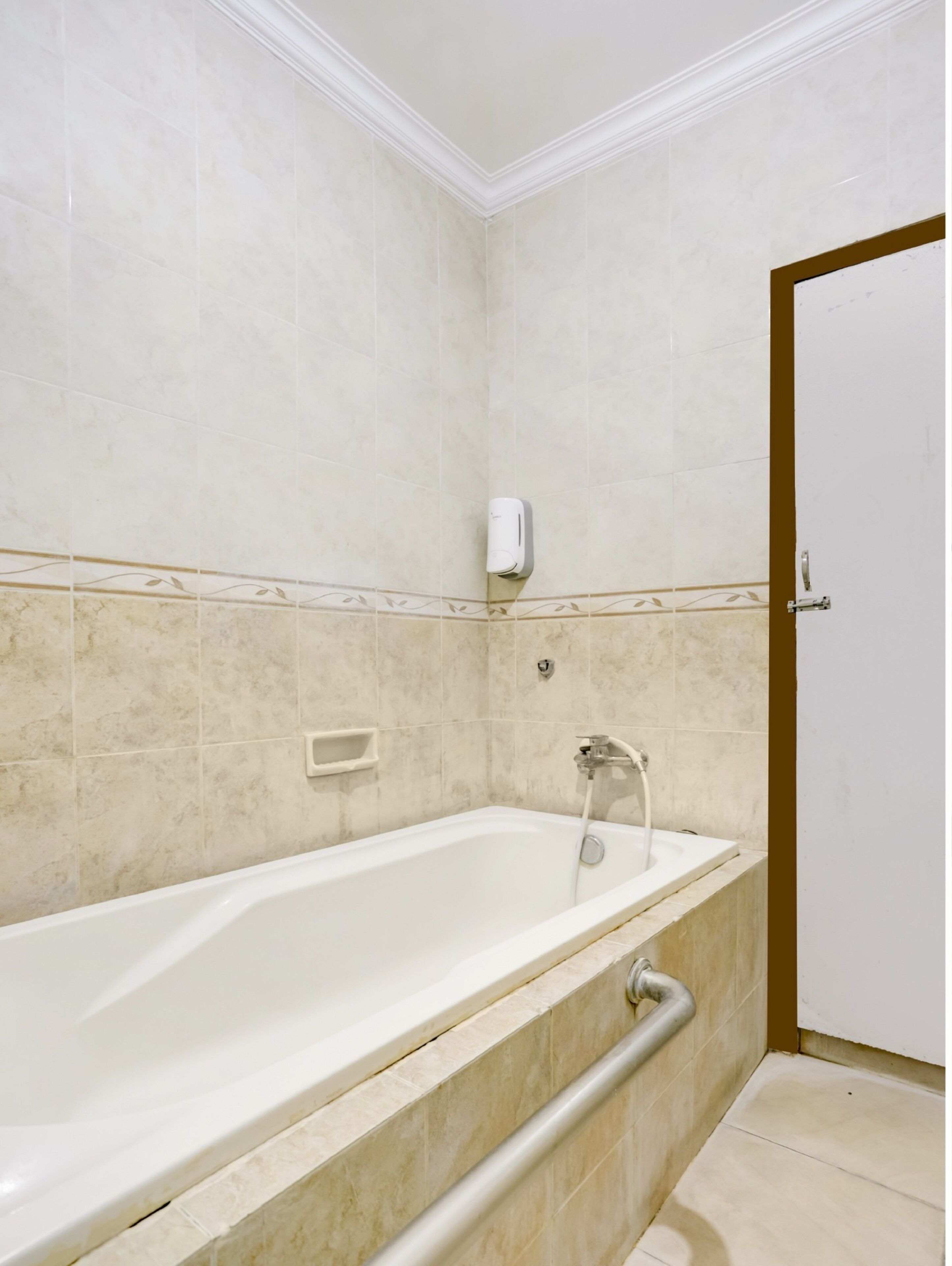 Deluxe Twin Room | Bathroom | Shower, towels