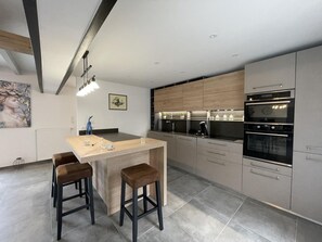 Réfrigérateur, micro-ondes, four, lave-vaisselle