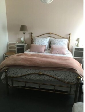 3 dormitorios, escritorio, tabla de planchar con plancha y wifi gratis