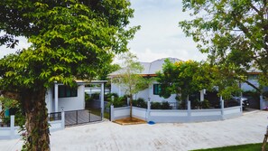 Mặt tiền nơi lưu trú