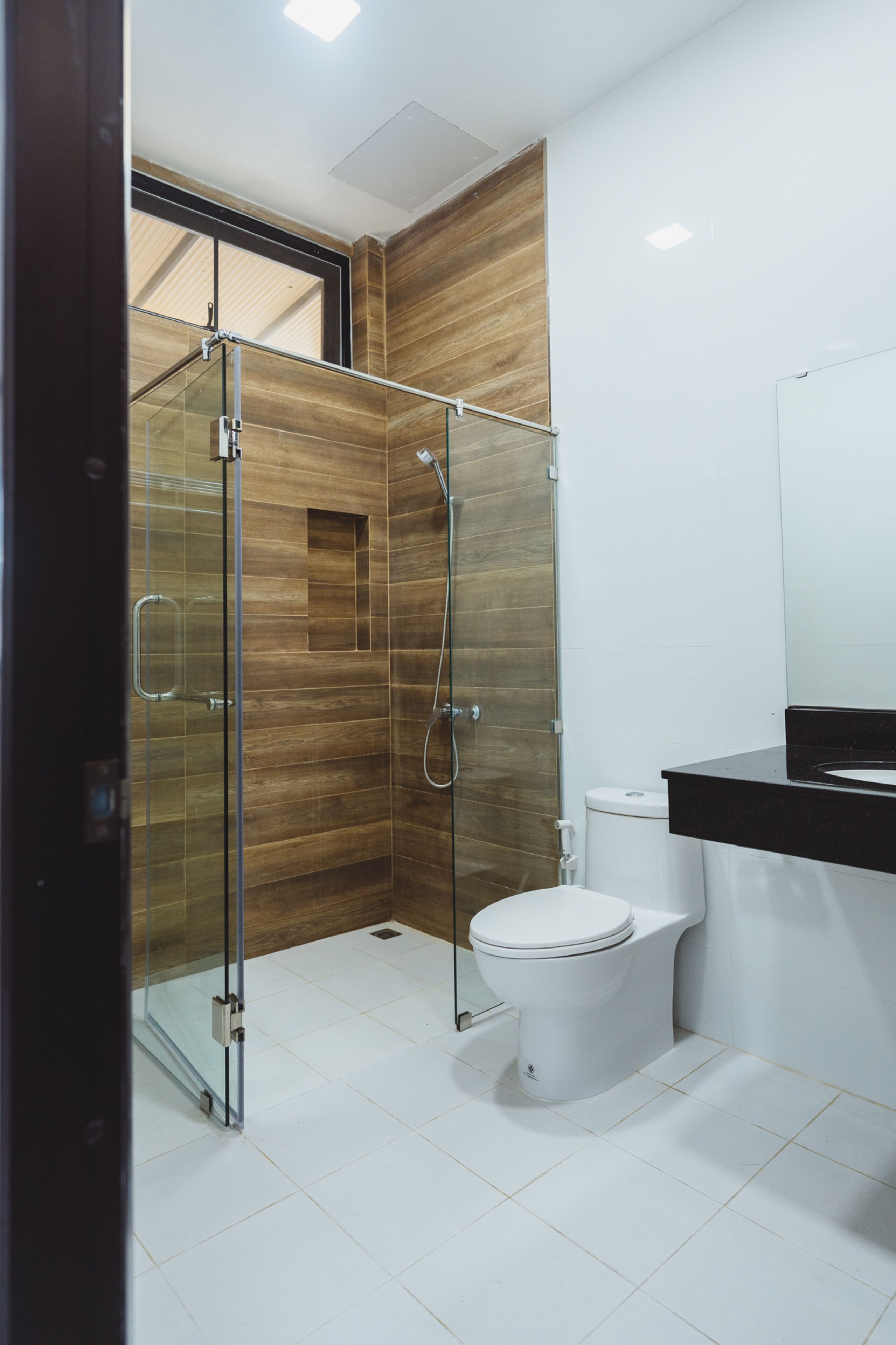 Deluxe House, 1 Bedroom | Bathroom | Shower, hydromassage showerhead, designer toiletries, hair dryer