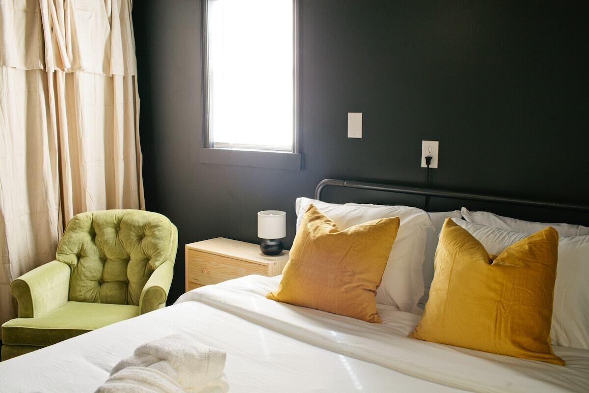 7 slaapkamers, een bureau, een strijkplank/strijkijzer, gratis wifi