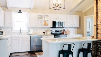 Kühlschrank, Mikrowelle, Ofen, Geschirrspüler