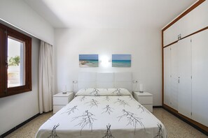 4 chambres, fer et planche à repasser, Wi-Fi gratuit, draps fournis