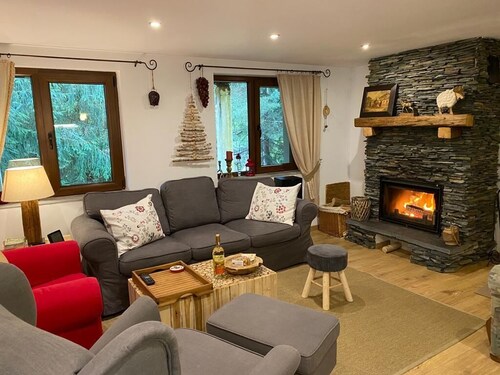 Cosy Chalet w Fireplace/firepit, for Hiking/skiing/nature Lovers