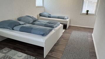 1 chambre, lit parapluie, draps fournis