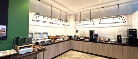 Daily buffet breakfast (JPY 1200 per person)