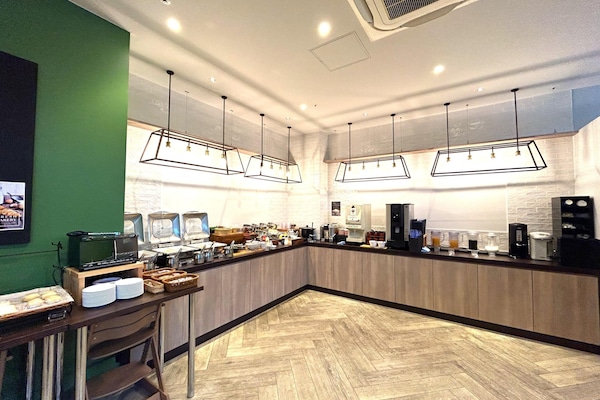 Daily buffet breakfast (JPY 1200 per person)