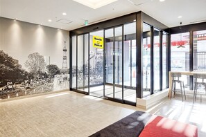 Interior entrance - Smile Hotel Sapporo Susukino Minami (Sapporo)