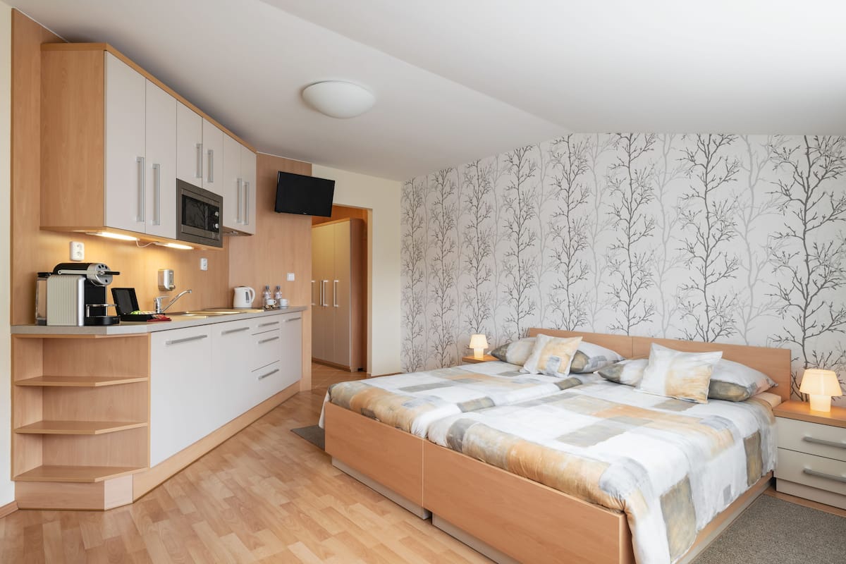 Deluxe Double Room | 2 bedrooms, premium bedding, in-room safe, desk