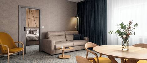 Suite – superior | Sengetøy av topp kvalitet, safe på rommet og skrivebord