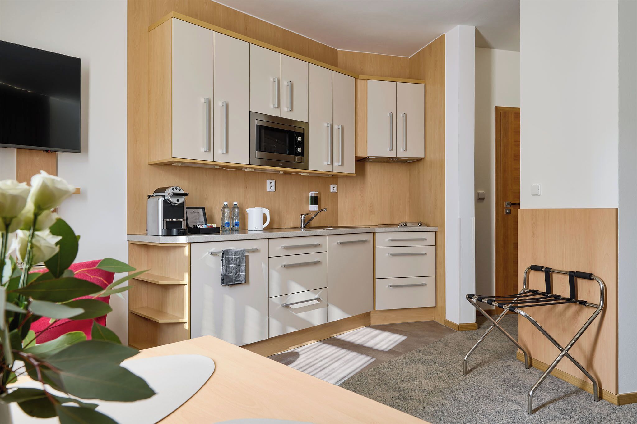 Deluxe Double Room | Private kitchenette | Mini-fridge, microwave, stovetop, espresso maker