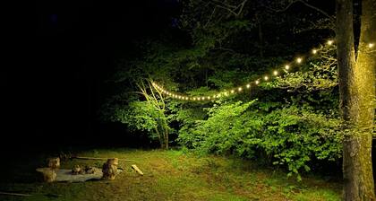 Mobil-home Boho dans la forĂȘt des contes de fĂ©es