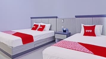 1 habitación, escritorio y espacio para trabajar con laptop