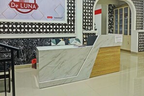 Reception - Hotel O De Luna Hotel (Banjarbaru)