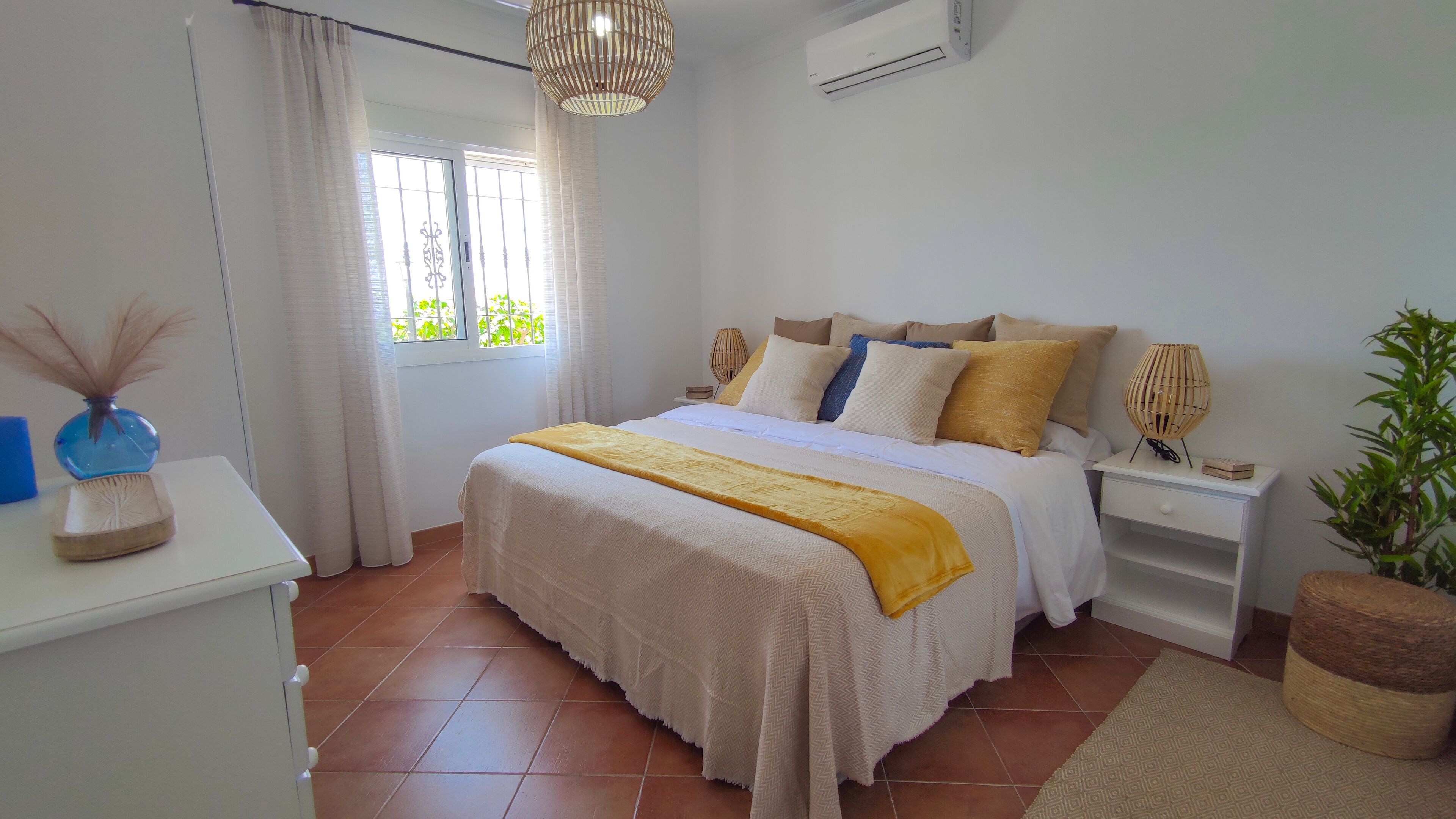 3 chambres, fer et planche à repasser, Wi-Fi gratuit, draps fournis