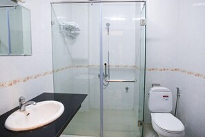 Superior Double Room | Bathroom - Mittaphap Hotel Oudomxay (Oudomxay)
