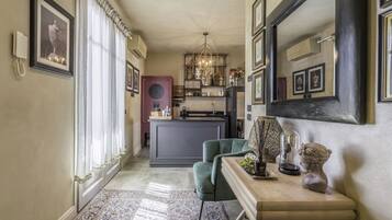 Deluxe Apartment | Private kitchen | Full-sized fridge, microwave, oven, stovetop