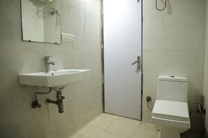 Deluxe Room | Bathroom