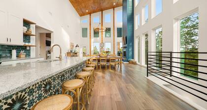 Gorgeous Views! Secluded Lot! Fire Pit w/Swings!