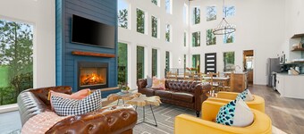 Bright Luxury Cabin w/ Views! Designed for Groups