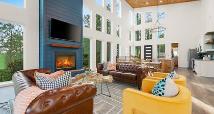 Bright Luxury Cabin w/ Views! Designed for Groups