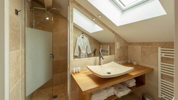 Comfort Double Room, Ensuite, Courtyard View (Chambre 3) | Bilik Mandi
