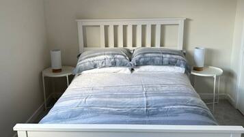 2 bedrooms, travel cot, WiFi, bed sheets