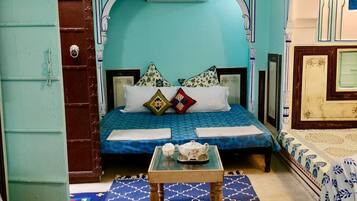 Chambre Triple Classique | Literie de qualité supérieure, couette en duvet d'oie, surmatelas